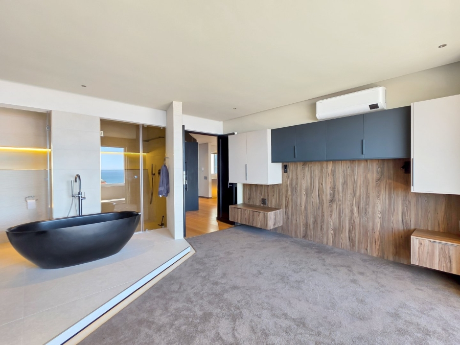 2 Bedroom Property for Sale in Sea Point Western Cape